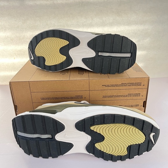 New Nike Women’s Air Max Bliss Shoes Size: 10 Flawed - Picture 2 of 15